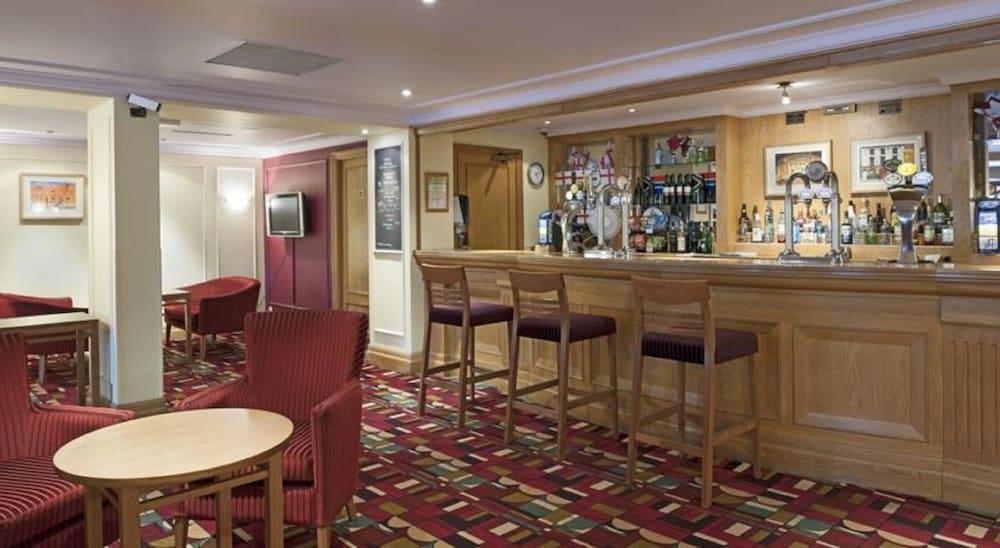 Airport Inn & Spa Manchester Уилмслоу Екстериор снимка