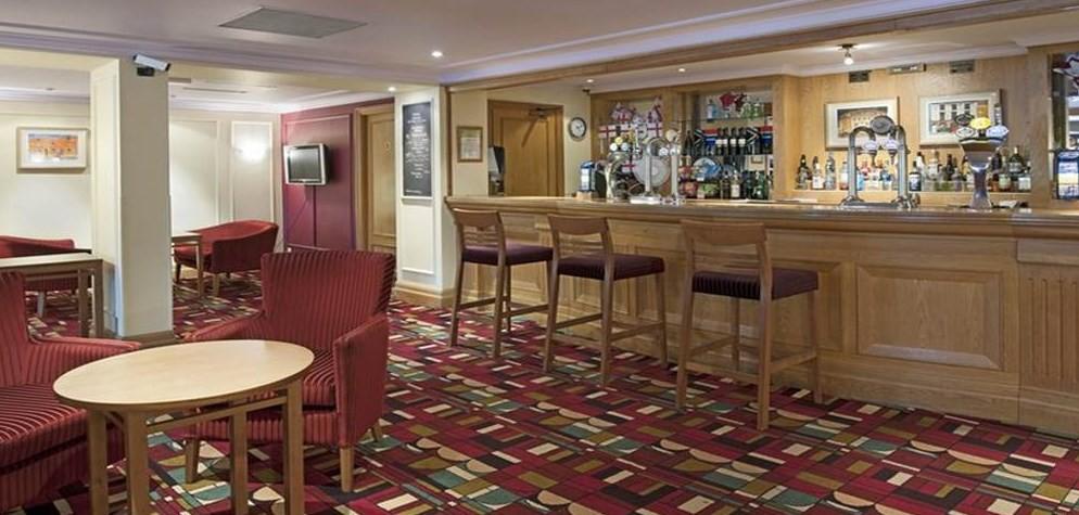 Airport Inn & Spa Manchester Уилмслоу Екстериор снимка