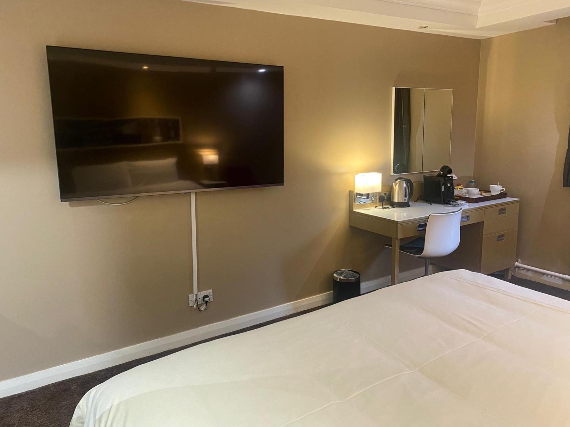 Airport Inn & Spa Manchester Уилмслоу Екстериор снимка