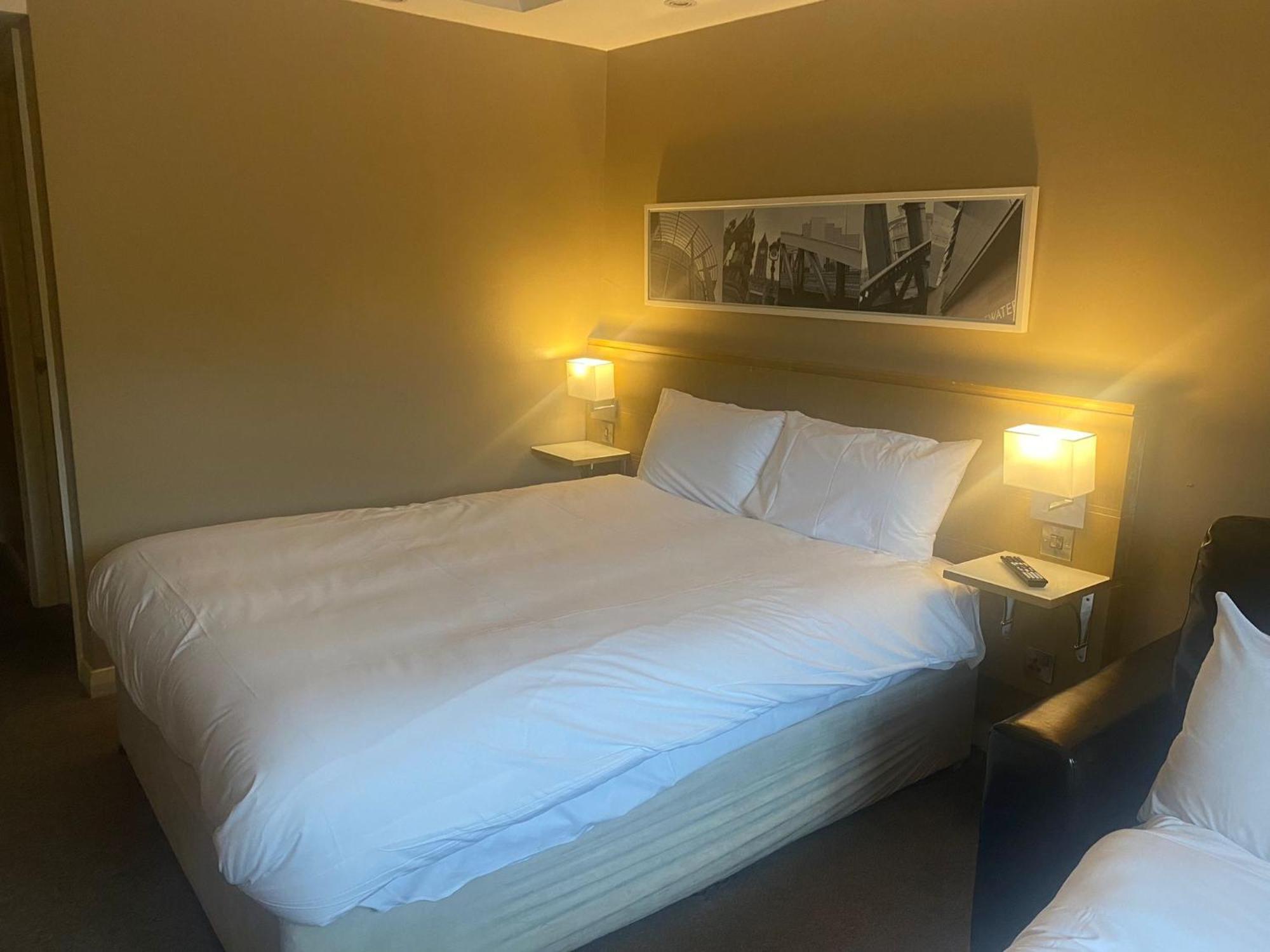 Airport Inn & Spa Manchester Уилмслоу Екстериор снимка