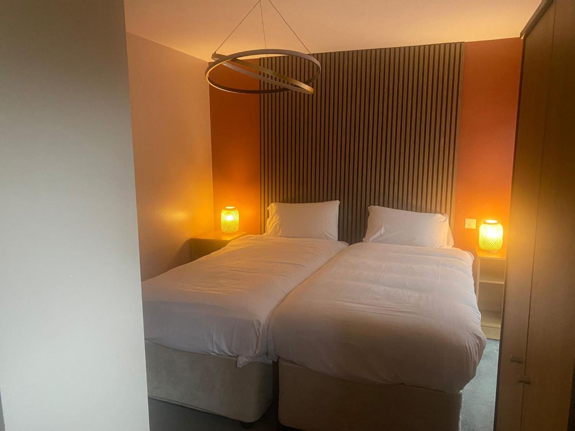 Airport Inn & Spa Manchester Уилмслоу Екстериор снимка