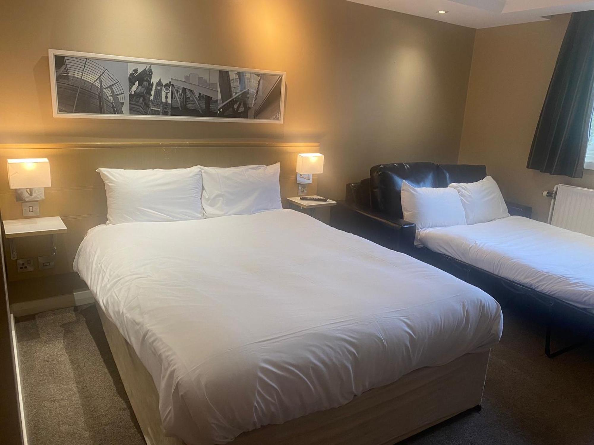 Airport Inn & Spa Manchester Уилмслоу Екстериор снимка