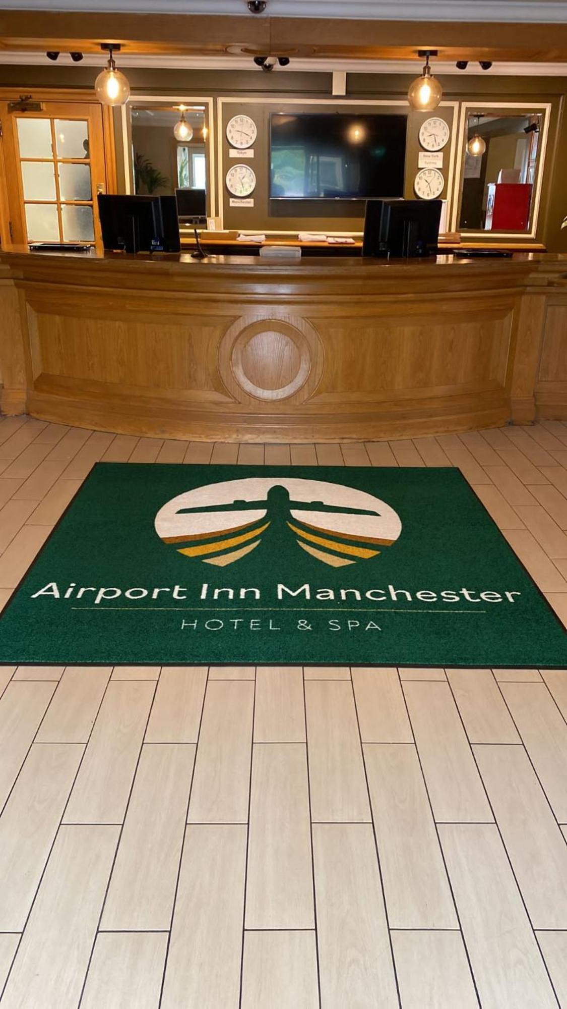 Airport Inn & Spa Manchester Уилмслоу Екстериор снимка