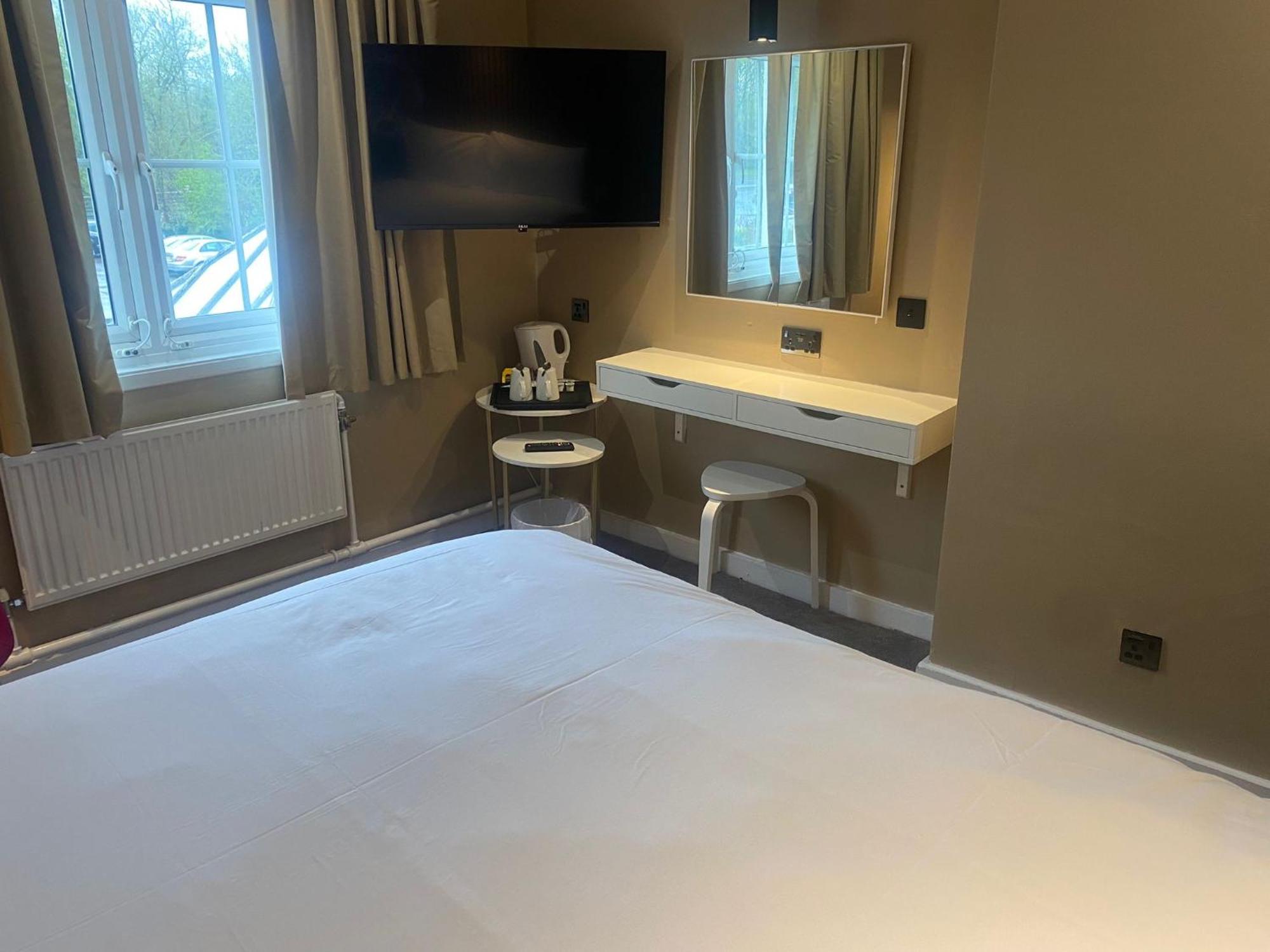 Airport Inn & Spa Manchester Уилмслоу Екстериор снимка
