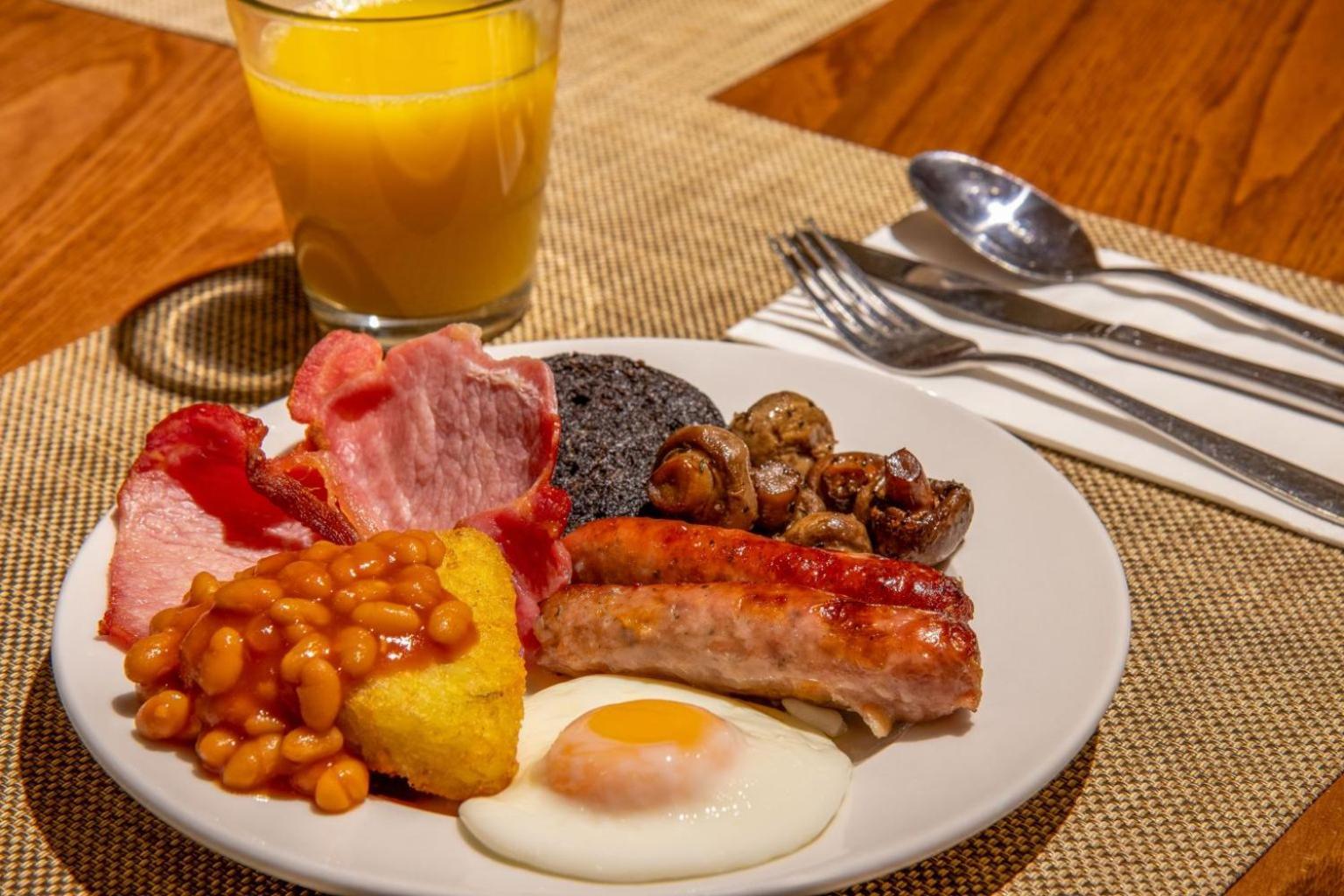 Airport Inn & Spa Manchester Уилмслоу Екстериор снимка