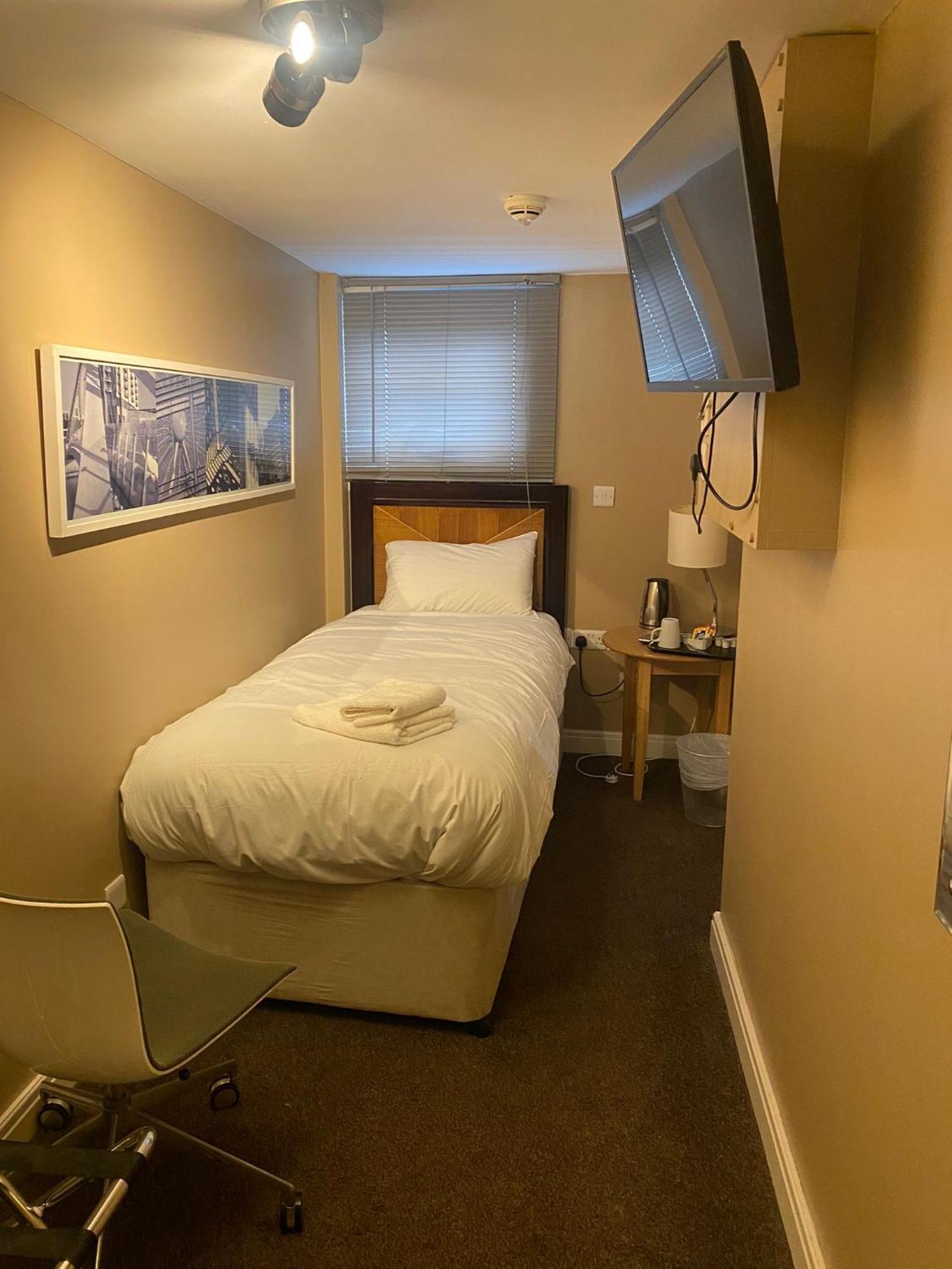 Airport Inn & Spa Manchester Уилмслоу Екстериор снимка