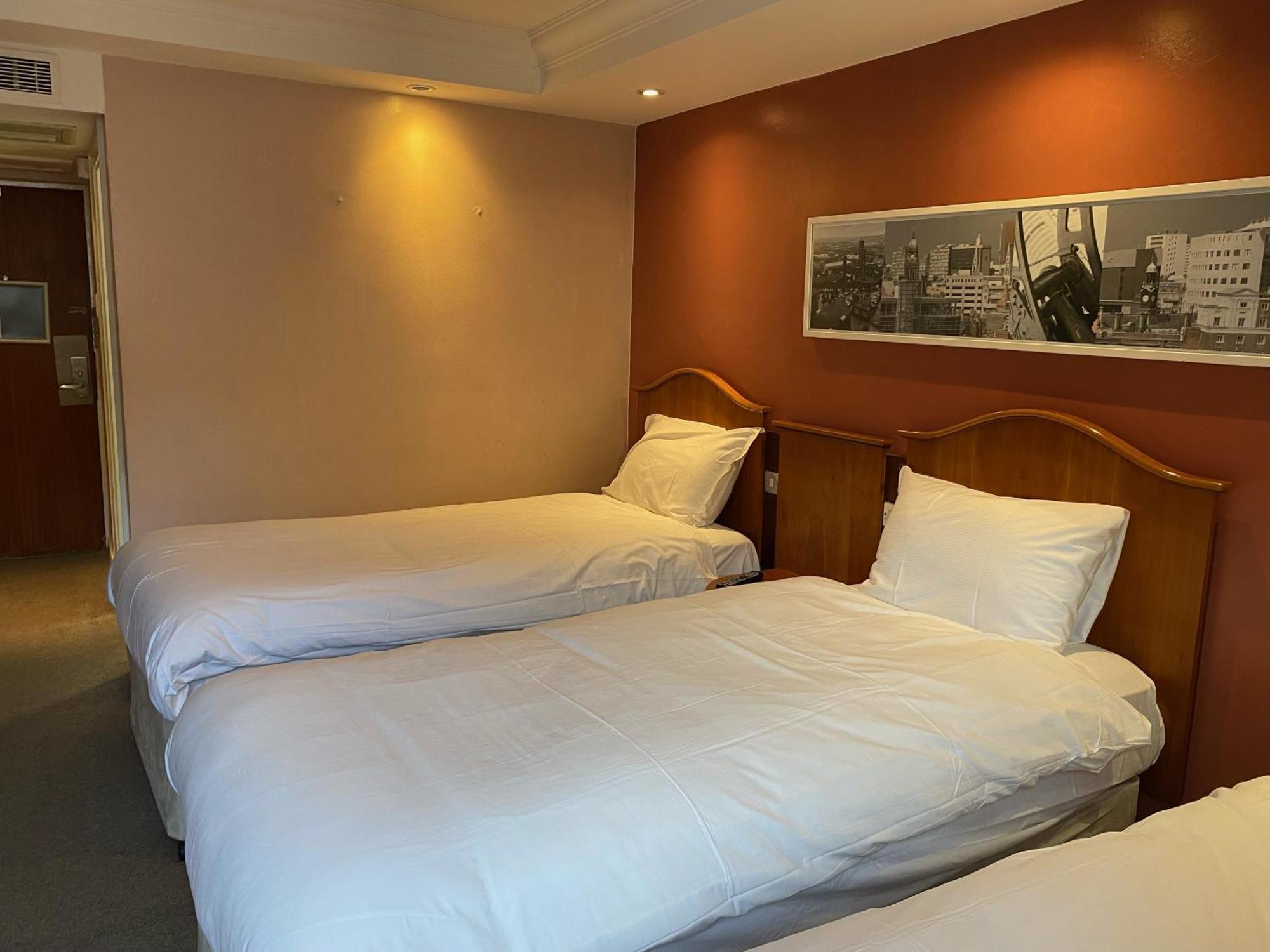 Airport Inn & Spa Manchester Уилмслоу Екстериор снимка