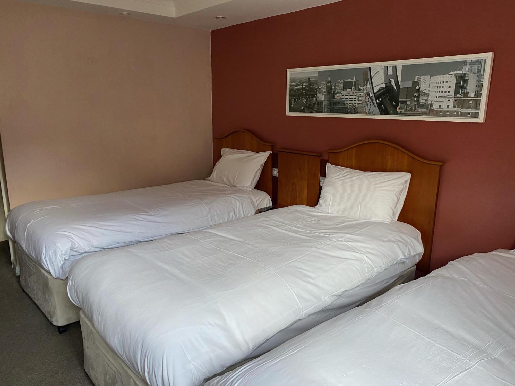 Airport Inn & Spa Manchester Уилмслоу Екстериор снимка
