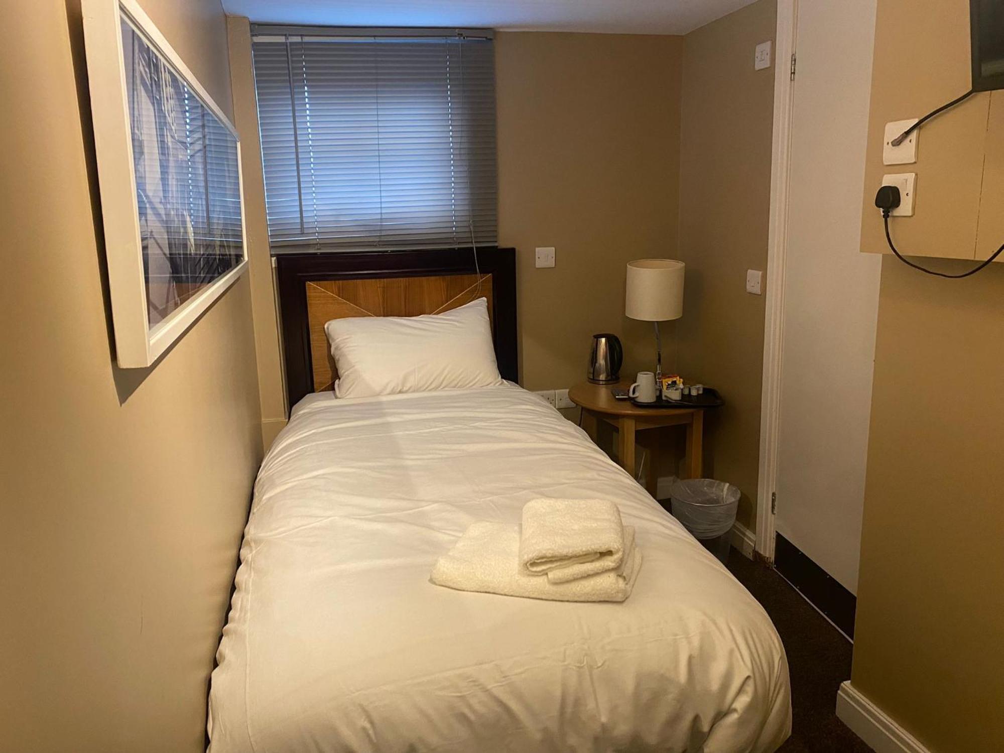 Airport Inn & Spa Manchester Уилмслоу Екстериор снимка