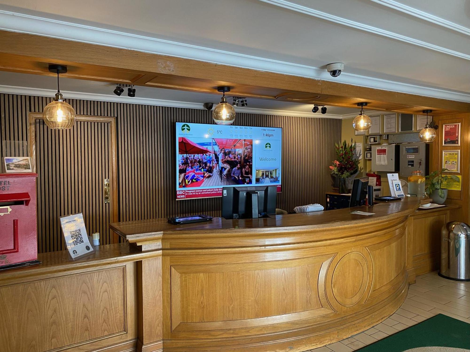 Airport Inn & Spa Manchester Уилмслоу Екстериор снимка