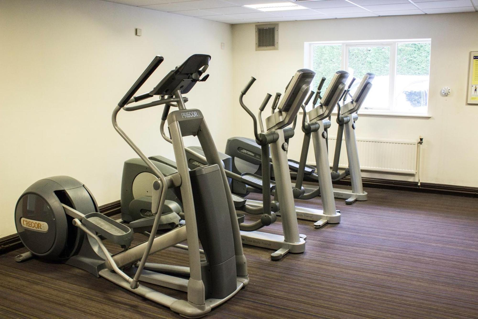 Airport Inn & Spa Manchester Уилмслоу Екстериор снимка