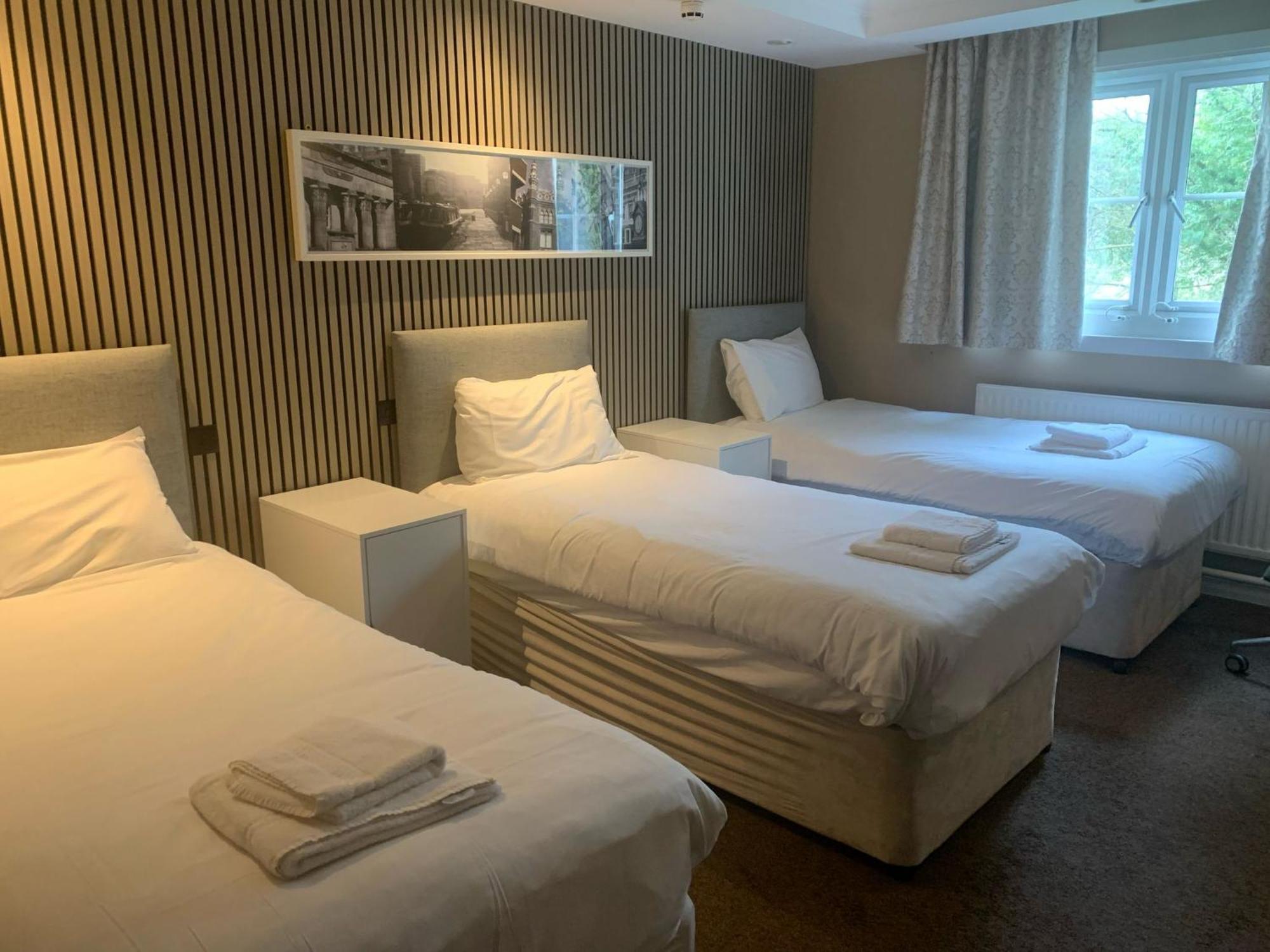 Airport Inn & Spa Manchester Уилмслоу Екстериор снимка