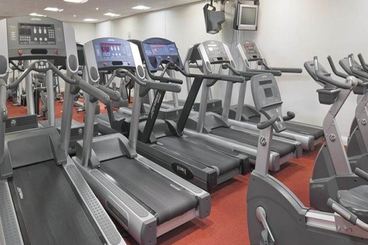 Airport Inn & Spa Manchester Уилмслоу Екстериор снимка