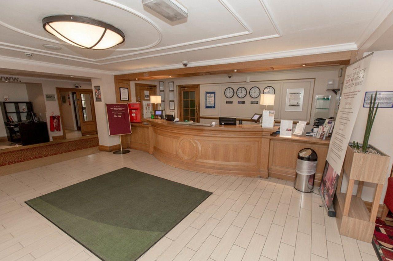 Airport Inn & Spa Manchester Уилмслоу Екстериор снимка