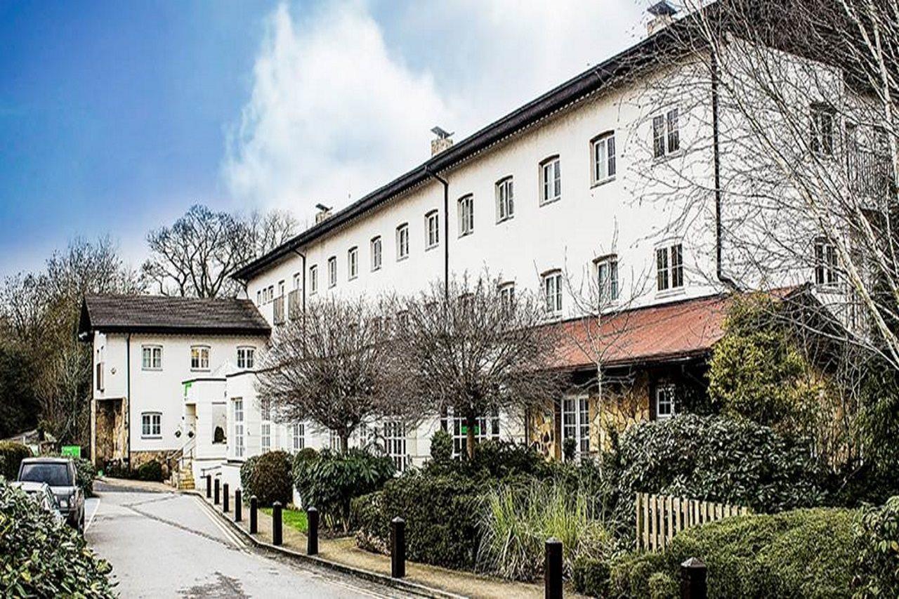 Airport Inn & Spa Manchester Уилмслоу Екстериор снимка