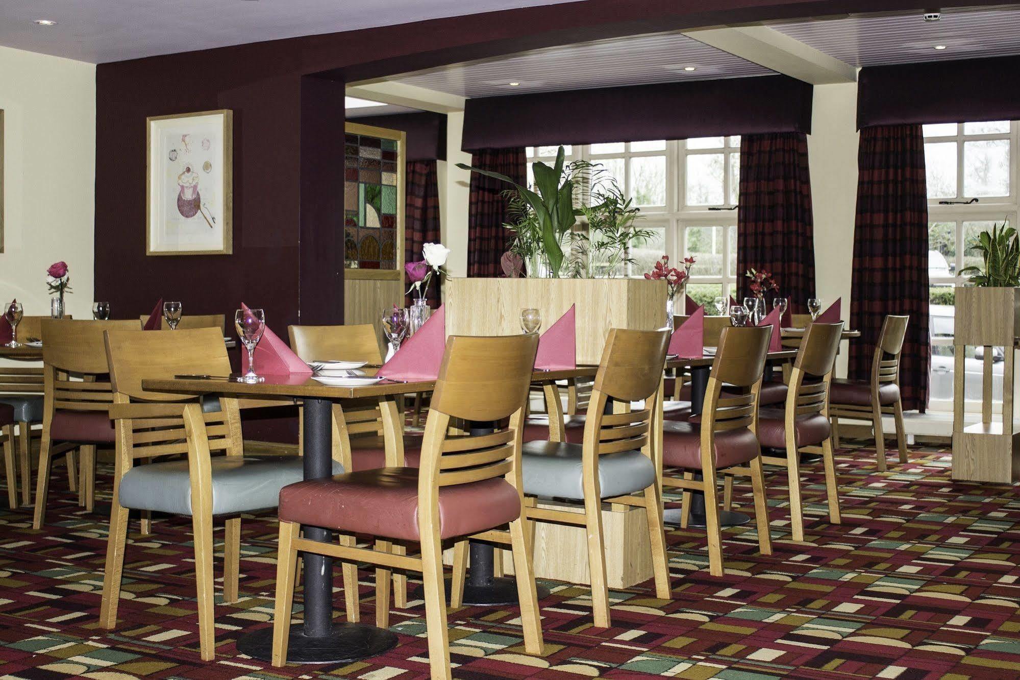 Airport Inn & Spa Manchester Уилмслоу Екстериор снимка
