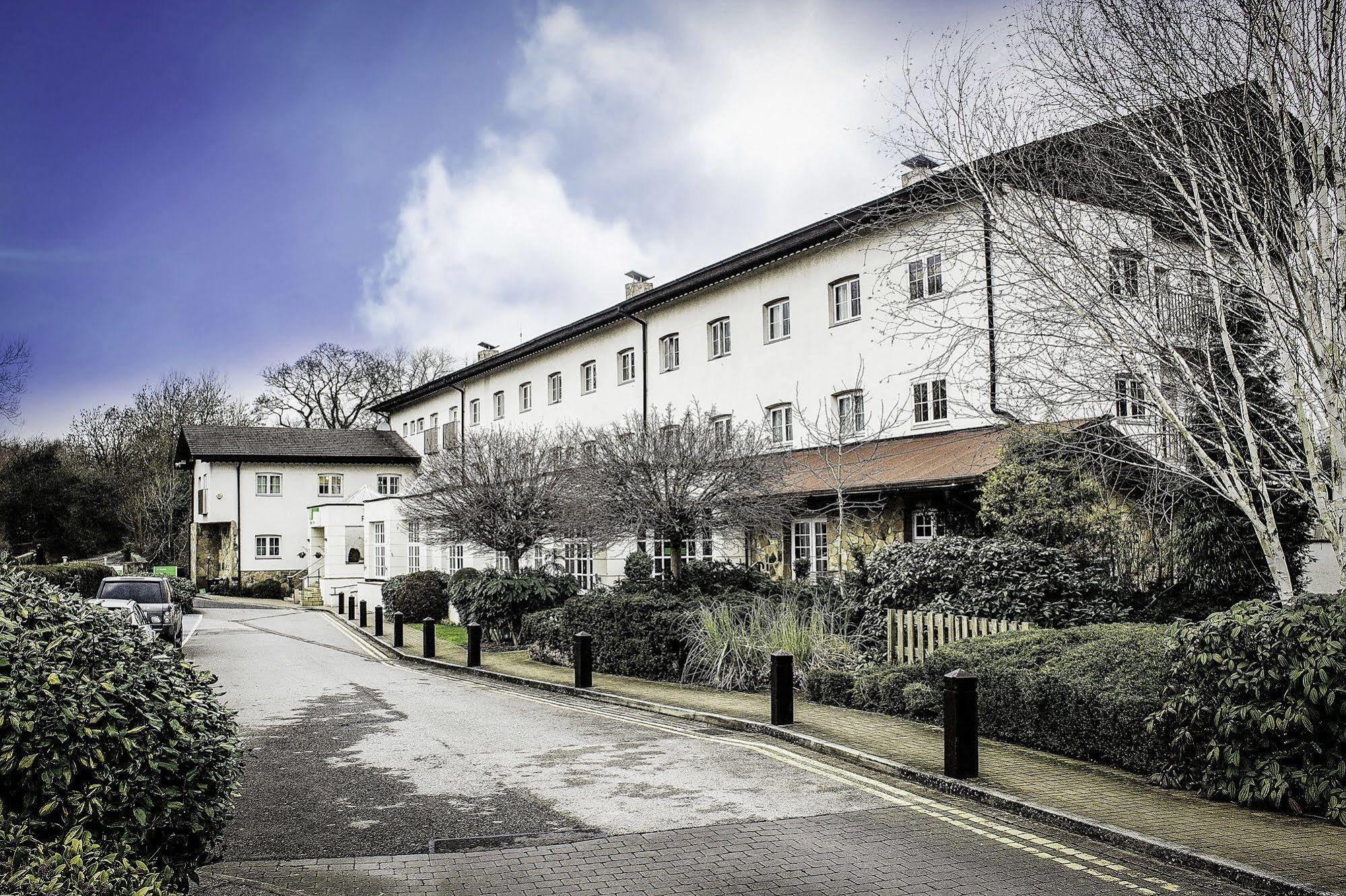 Airport Inn & Spa Manchester Уилмслоу Екстериор снимка